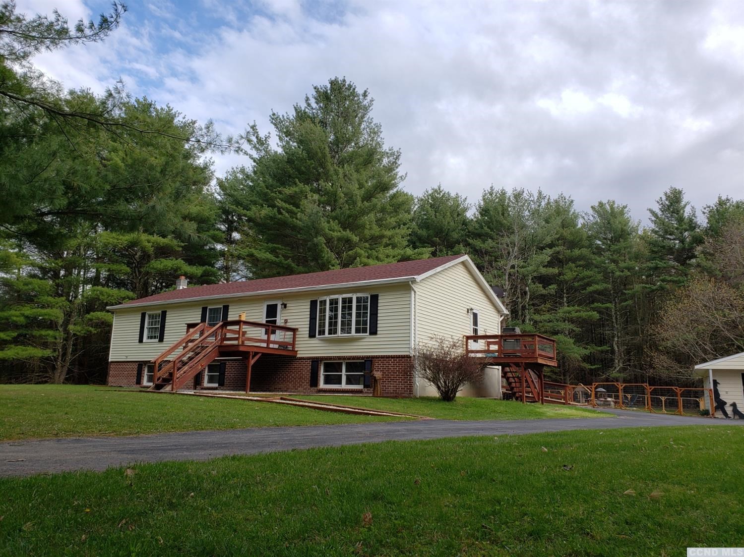 Sold 389 Golden Hill Road, Cornwallville, NY 12418 3 Beds / 1 Full