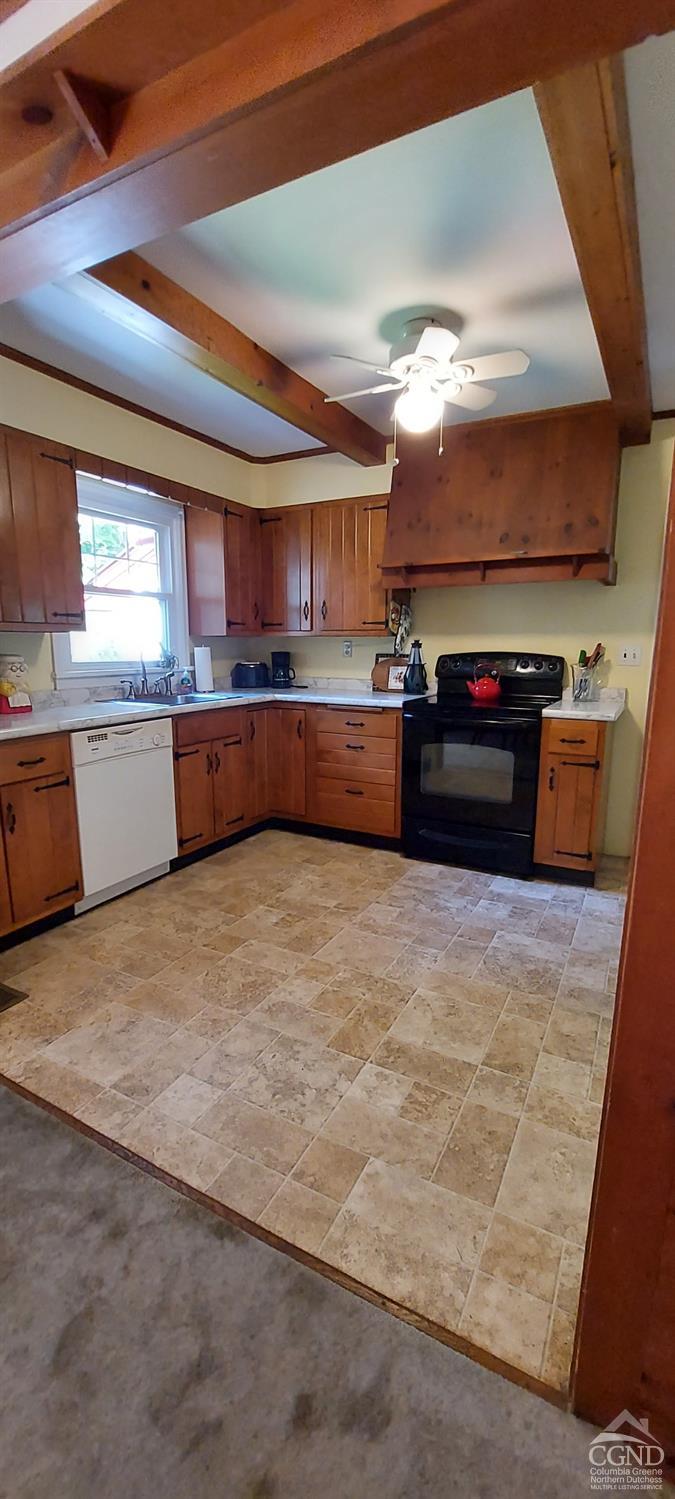 Sold 55 Chatham Street, Kinderhook, NY 12106 2 Beds / 1 Full Bath